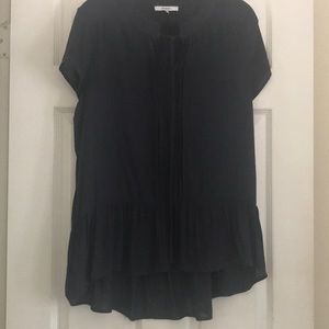 Women’s navy flowy top